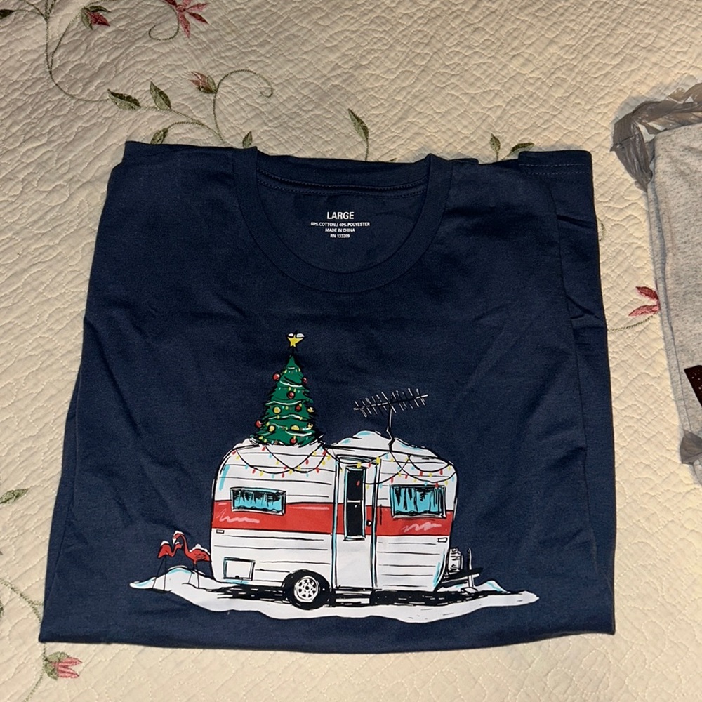 Camper Christmas 🎄 Short Sleeve Tee